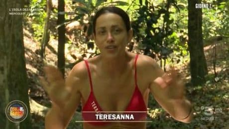 "Testa di c…". Scoppia il caos all’isola dei famosi