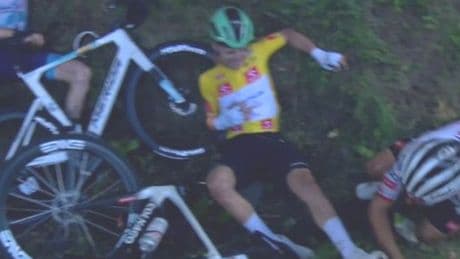 Verwarring om geletruidrager in Polen na valpartij, Turner wint derde etappe