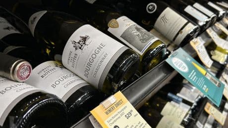 Droits de douane américains : les exportateurs de vins et spiritueux français s’alarment, le gouvernement veut des «exemptions»