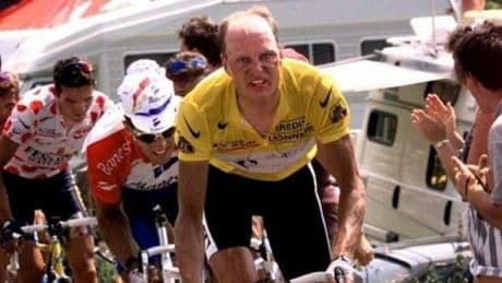 Bjarne Riis (61), el ciclista que heredó el trono de Indurain en el Tour: "Estaba dopado hasta el cuello cuando gané"