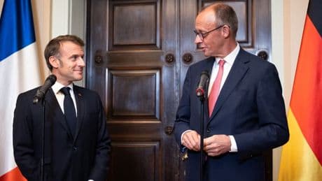 "Une marque d'attention particulière": Emmanuel Macron reçoit le chancelier allemand Friedrich Merz au fort de Brégançon