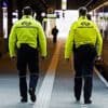 NS wil proef met wapenstok voor 75 veiligheidsmedewerkers in de trein