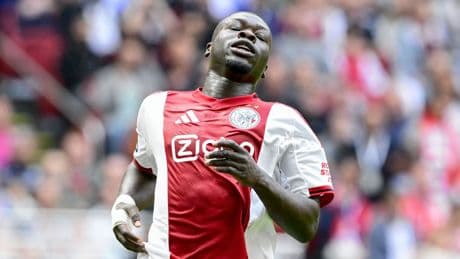 150.000 euro, of anders: Ajax-spits Brian Brobbey werd maandenlang afgeperst
