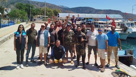 Datça'da deniz dibinden yaklaşık 2 ton atık çıkarıldı
