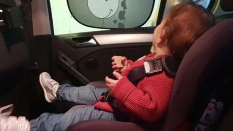 Belgio, bambino di 15 mesi muore dopo essere stato dimenticato in auto sotto il sole dal padre