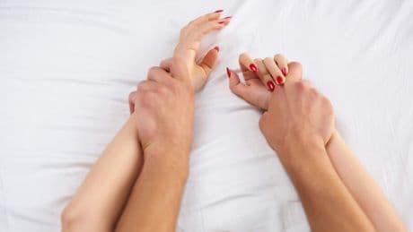 Frida (59) heeft een lover van 28: ’We vrijen vijf uur lang’