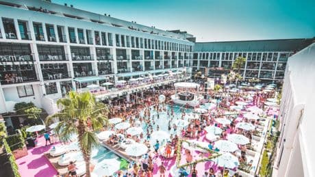 Opnieuw toerist overleden na val balkon Ibiza Hotel Rocks: ’Ze wilden doen alsof er niets aan de hand was’