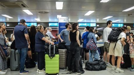 Aerei, a luglio tre voli su 10 in Europa atterrati in ritardo. Francia la peggiore