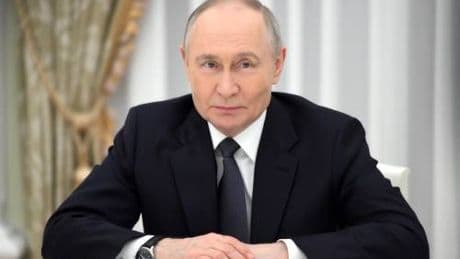 "La loro parola è legge". E Putin cambia il nome dell'aeroporto in "Stalingrad"