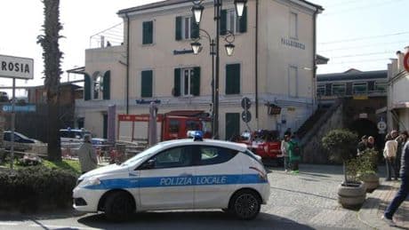 Vigili aggrediti a Vallecrosia, ferita anche la comandante