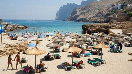 UK holidaymakers face 'extreme risk' in two Spanish islands amid high temperatures