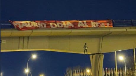 Penas de hasta 22 meses de cárcel para los ultras que colgaron un muñeco de Vinícius