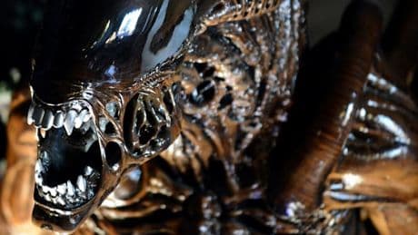 „Giger, du siehst mehr als wir domestizierten Primaten“ – „Alien“ geht in Serie