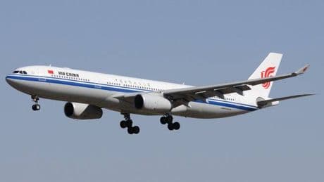 La manovra a 100 metri e la collisione sfiorata: cos'è successo a due aerei cinesi, uno diretto a Malpensa
