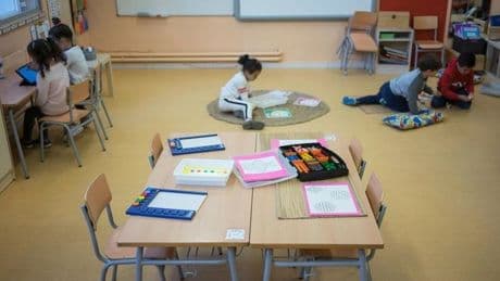 El PP catalán critica las políticas en educación de Illa y lanza una campaña a favor del trilingüismo y la concertada