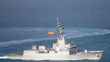 Una fragata de la Armada controla el paso por toda la costa sur de España de un convoy de buques rusos