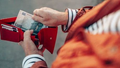 Arbeit: Gehalt als Pflegefachkraft in Zeitarbeit - Trotz 51.000 Euro brutto bleibt wenig übrig