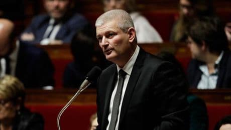 Aide à mourir : réunis en commission, les députés élargissent les options d’administration de la substance létale