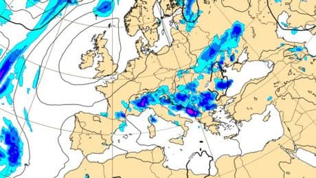 Meteo, maltempo in arrivo nei prossimi giorni (e calano le temperature): ecco dove e quando pioverà