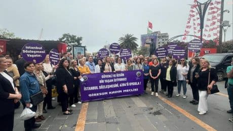 Giresun'da iki kadının öldürülmesi protesto edildi: Çürümüş bir sistemin içerisinde tesadüfen yaşıyoruz