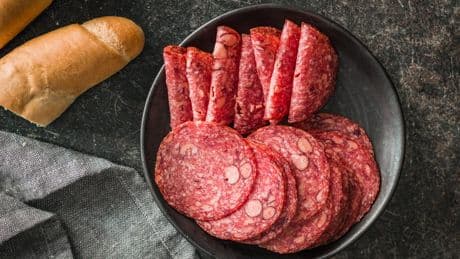 Salami-Rückruf bei Rewe, Edeka und Kaufland: Hersteller warnt vor Bakterien