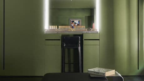 Alta perfumería en una tienda que aúna diseño contemporáneo y arte