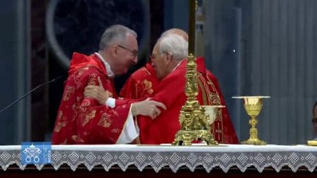 Polémica horas antes del Cónclave: el cardenal decano desea &quot;suerte por partida doble&quot; a Parolin