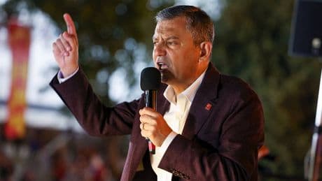 CHP'nin 'kurultay davası' ertelendi... Özgür Özel'den ilk mesaj: 'Süreç odaklı bir siyasi operasyon!'