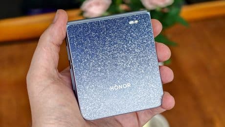 Honor’s new flip phone will go with your Jimmy Choos