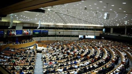 "30% de déchets alimentaires en moins": l'UE adopte une nouvelle loi contre le gaspillage (et vise aussi la fast-fashion)