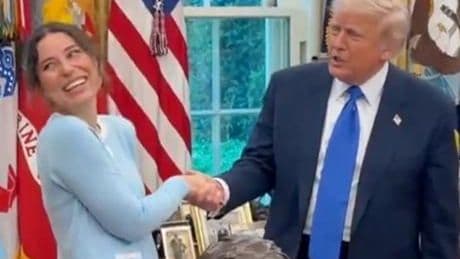 Trump Ksenia Karelina'yı Beyaz Saray'da ağırladı