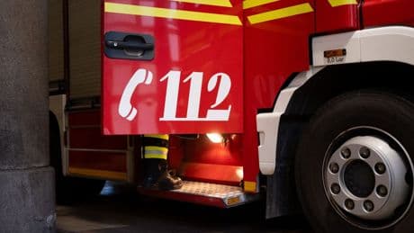 Landkreis Aschaffenburg: Haus brennt: Acht Bewohner und zwei Feuerwehrleute verletzt