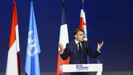 Quand Macron cogne sur l’extrême droite… Et surtout sur son propre camp