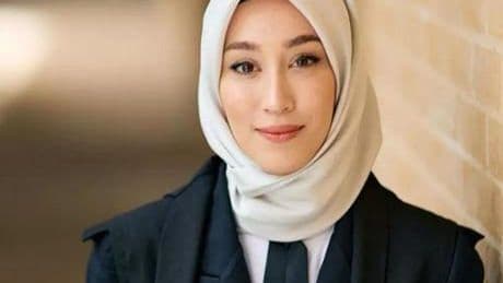 TBMM'nin en genç vekili Rümeysa Kadak, Oxford'un reklam yüzü oldu