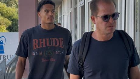 Quansah kam um 8.23 Uhr - Liverpool-Star ist schon in Leverkusen