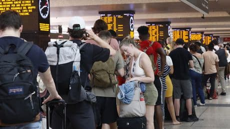 Sciopero treni sabato 17 maggio 2025: stop di 23 ore per Trenitalia, Italo e Trenord. Orari e fasce di garanzia
