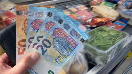 Fleisch, Eier und Co.: Lebensmittel deutlich teurer – Verbraucher reagieren mit Umstellung