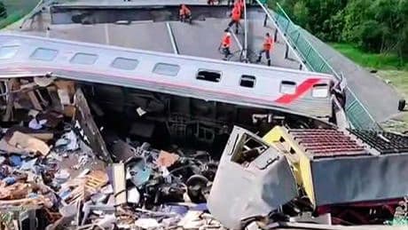 Son Dakika! Rusya'da iki köprü 'patlamalarla' çöktü: 7 ölü