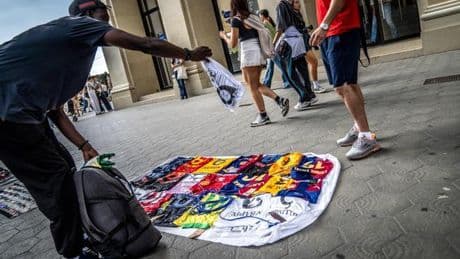 Ropa, zapatillas, bolsos o relojes: el comercio mundial de productos falsos sube a 467.000 millones