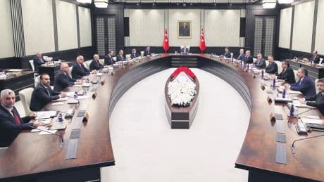 Kabine Ahlat’ta toplanıyor