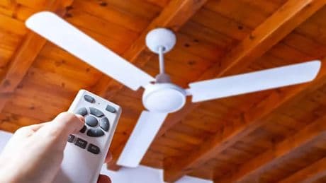 Truco para no pasar calor en verano: este es el lado correcto hacia el que debe girar tu ventilador de techo