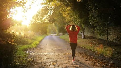 "Il partait marcher à 3 heures du matin avec sa frontale": quand les challenges de pas en entreprise dégénèrent