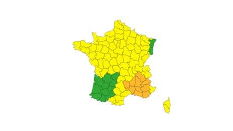 Orages et inondations : dix départements placés en vigilance orange lundi