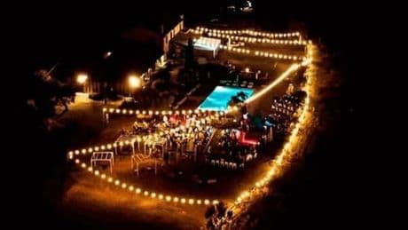 La maxi festa finisce con cento intossicati: 800 ospiti nella villa di Fano, via alla richiesta di rimborso