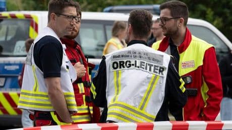 Großeinsatz: Polizei: Amokmeldung in Schule war Fehlalarm
