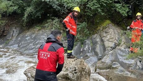 Los Bombers rescatan a un grupo de 15 menores y cinco monitores en el Pirineo