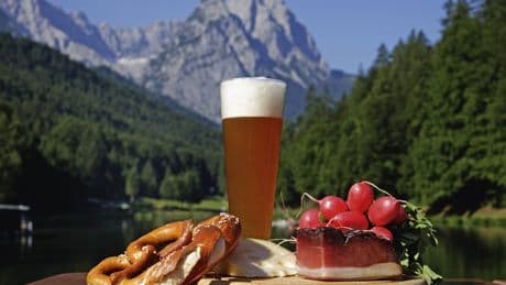 Glosse „Hin und weg“: Reisen und trinken