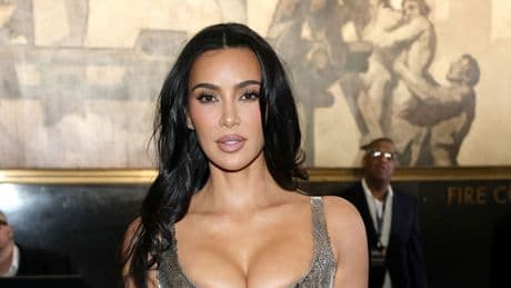 Wie kommt das denn? - Kim Kardashian wirft Tisch nach Streamer