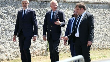 Plusieurs centaines de personnes rendent un dernier hommage à Olivier Marleix