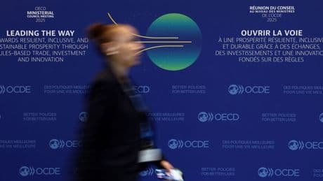 Incertezza dazi frena la crescita globale: tagliate stime Usa e Italia